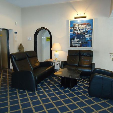 Hotel Kubrat Am Checkpoint Charlie Berlin Exterior photo