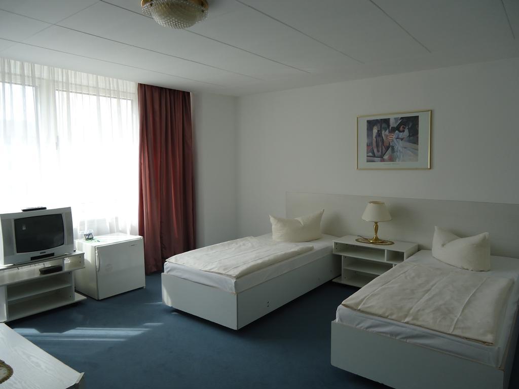 Hotel Kubrat Am Checkpoint Charlie Berlin Room photo