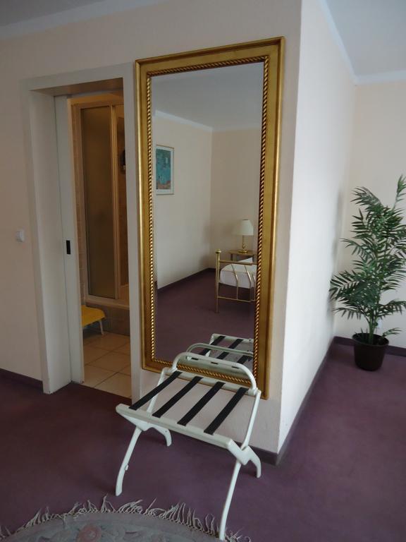 Hotel Kubrat Am Checkpoint Charlie Berlin Room photo