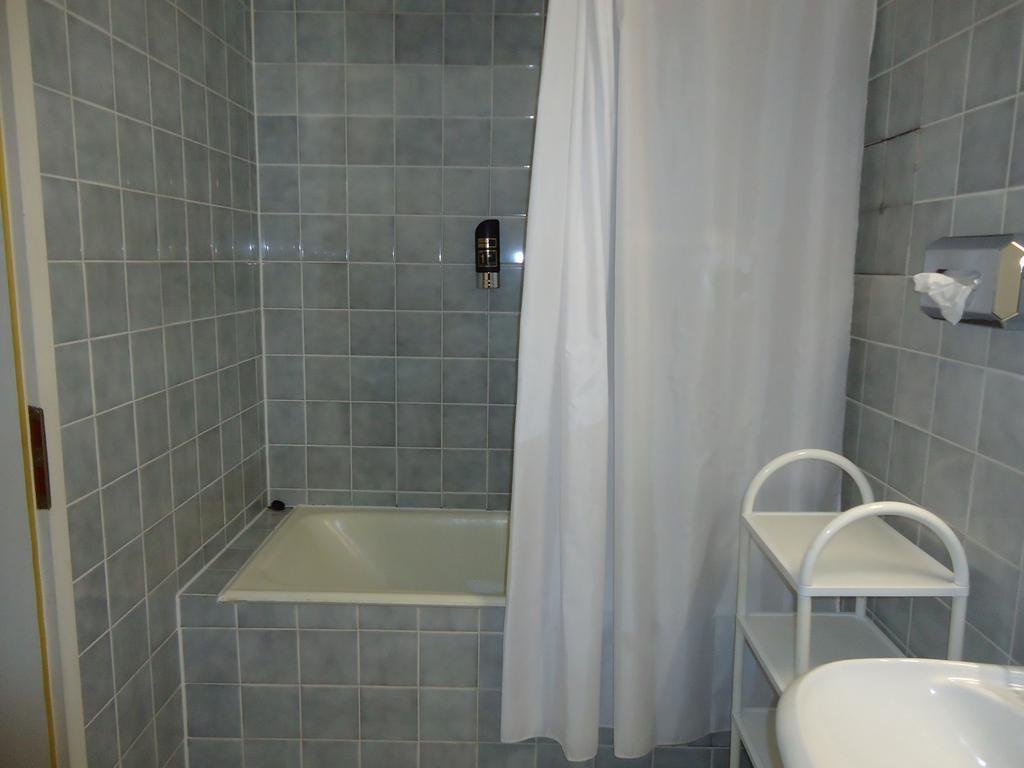 Hotel Kubrat Am Checkpoint Charlie Berlin Room photo